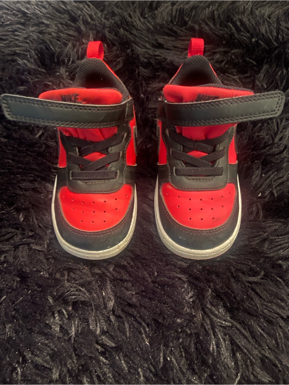Nike Court Boys/Toddlers Sneakers, Size 8 Barely worn, Velcro strap,easy on/off